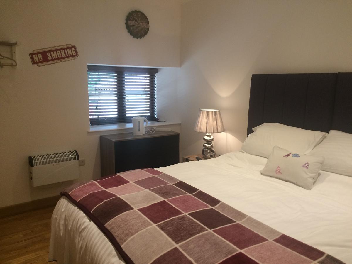 The Radnor Arms Hotel Малмсбъри Екстериор снимка