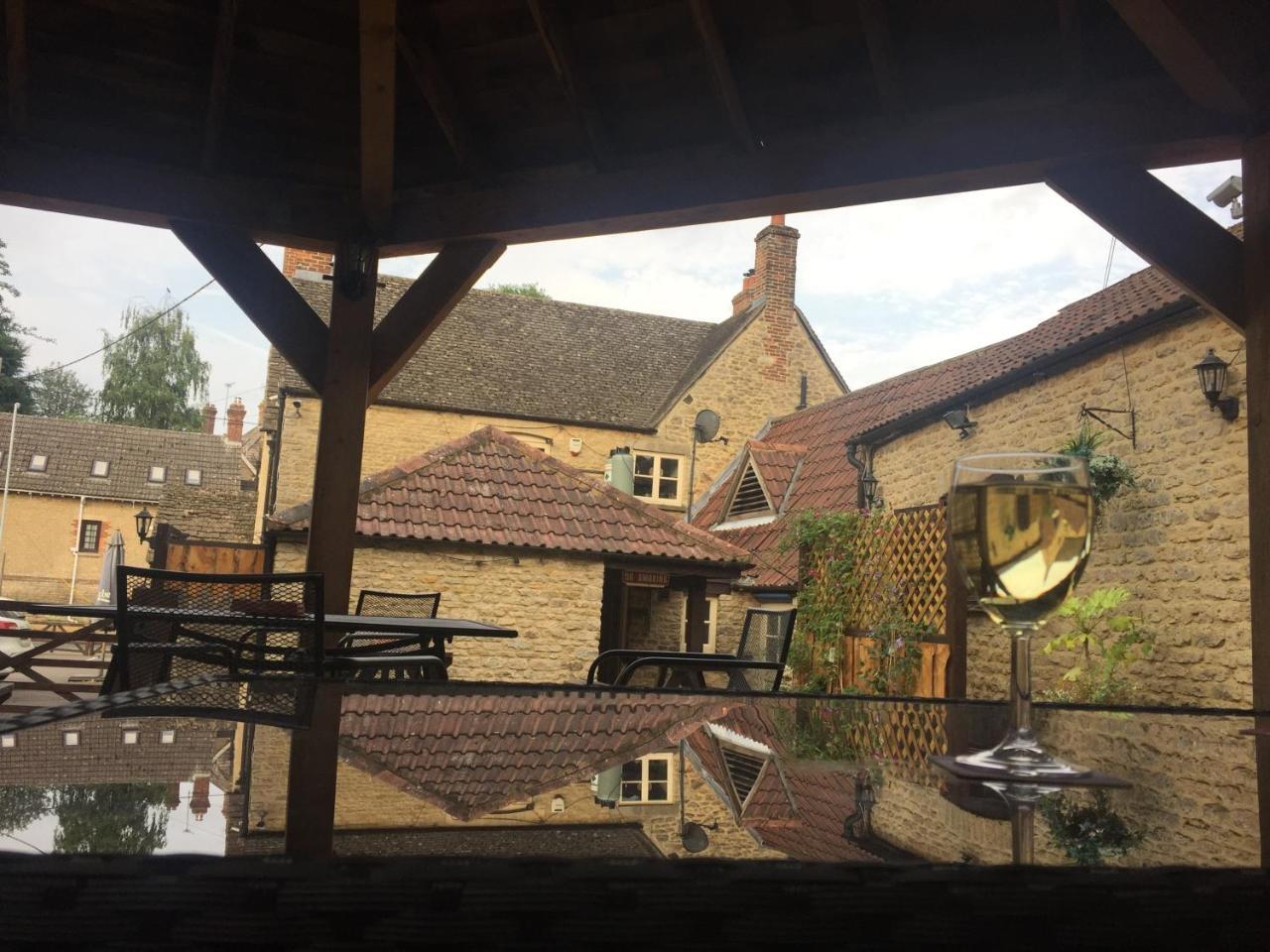 The Radnor Arms Hotel Малмсбъри Екстериор снимка